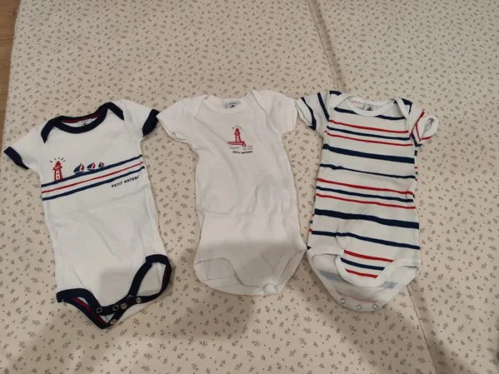 3 bodies assortis petit bateau 6 mois - photo numéro 2