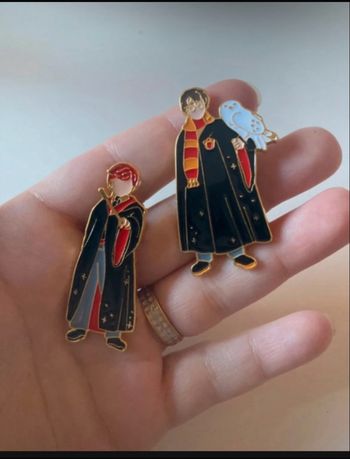 Lot NEUF de 2 pin’s / broches Ron Weasley et Harry Potter
