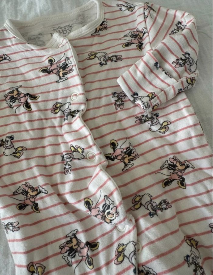 Lot de Pyjamas - Disney Baby - Primark - excellent  état - 1 mois - photo numéro 7