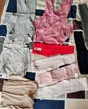 Lot de vêtements fille 12-18 mois (+30 vêtements)