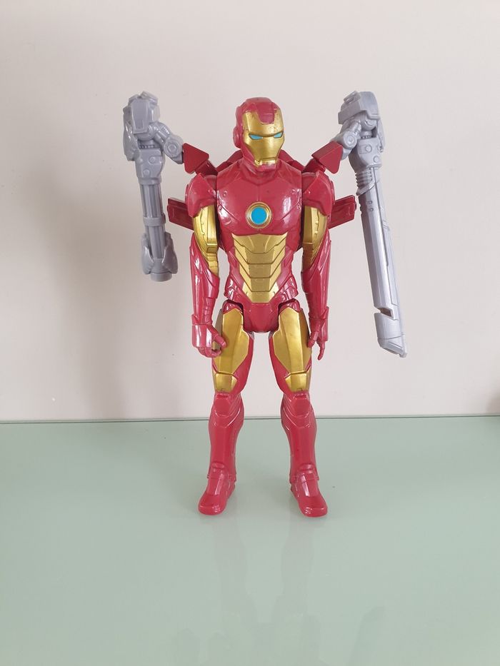 Figurine iron man marvel