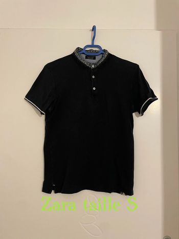 T-shirt à manches courtes extensible bleu marine col fleuri blanc Zara taille S