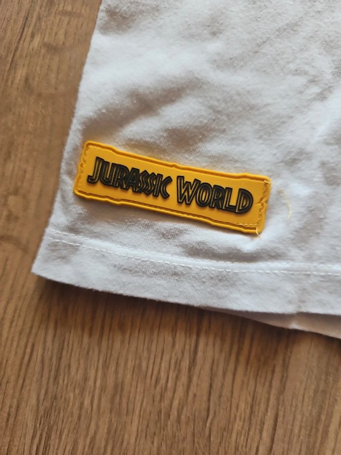 Tee-shirt Jurassic World authentique - photo numéro 2