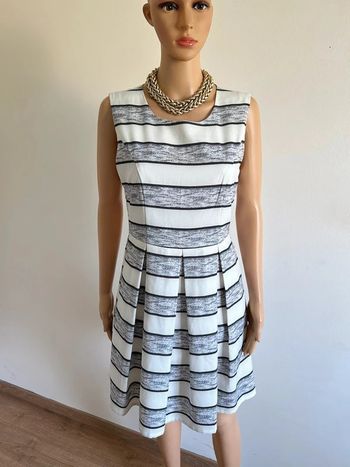 Robe grise et blanche sans manches Molly Bracken taille S jamais portée