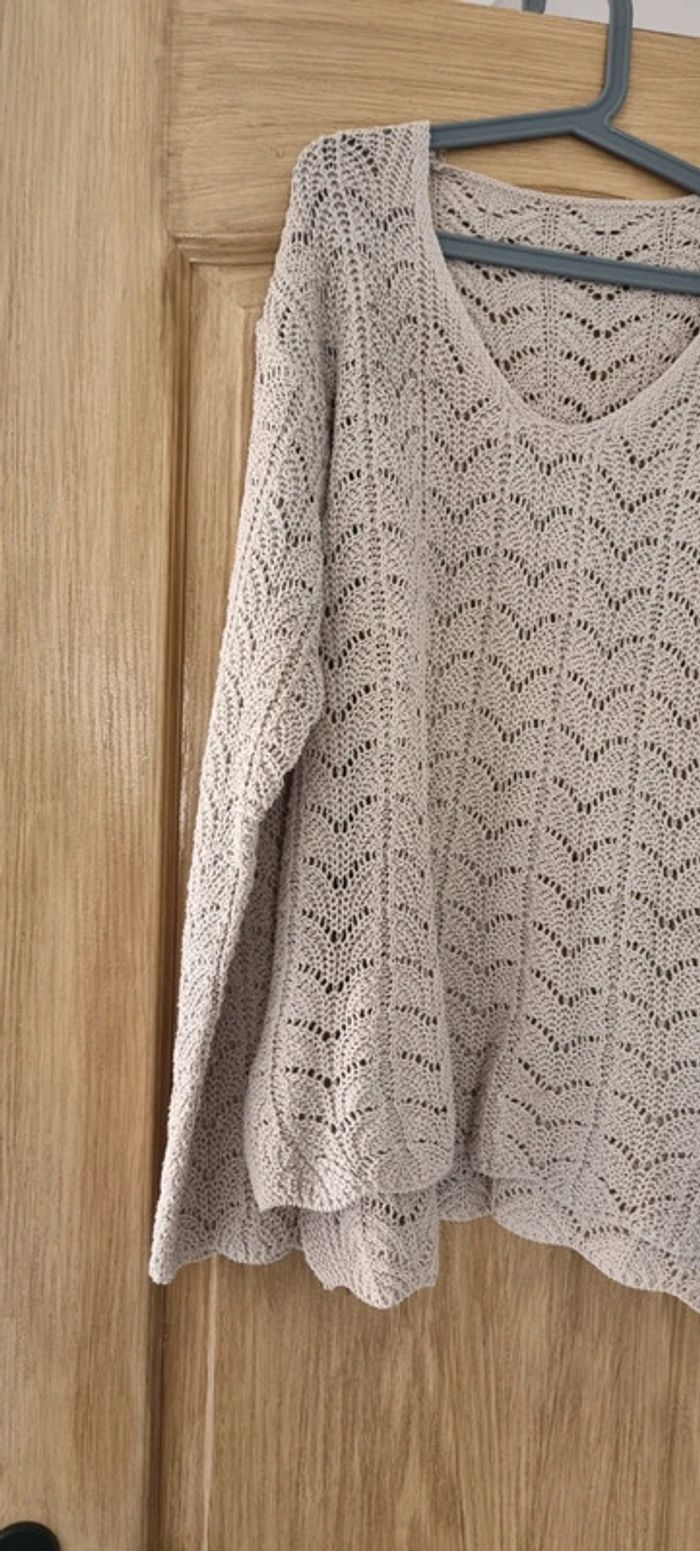 Pull beige rosé ajouré - photo numéro 2