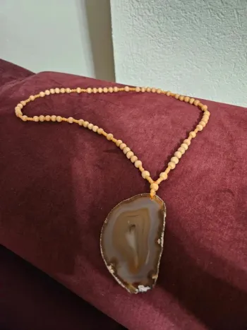 Collier en perles de bois avec pendentif en agate naturelle - Style bohème chic