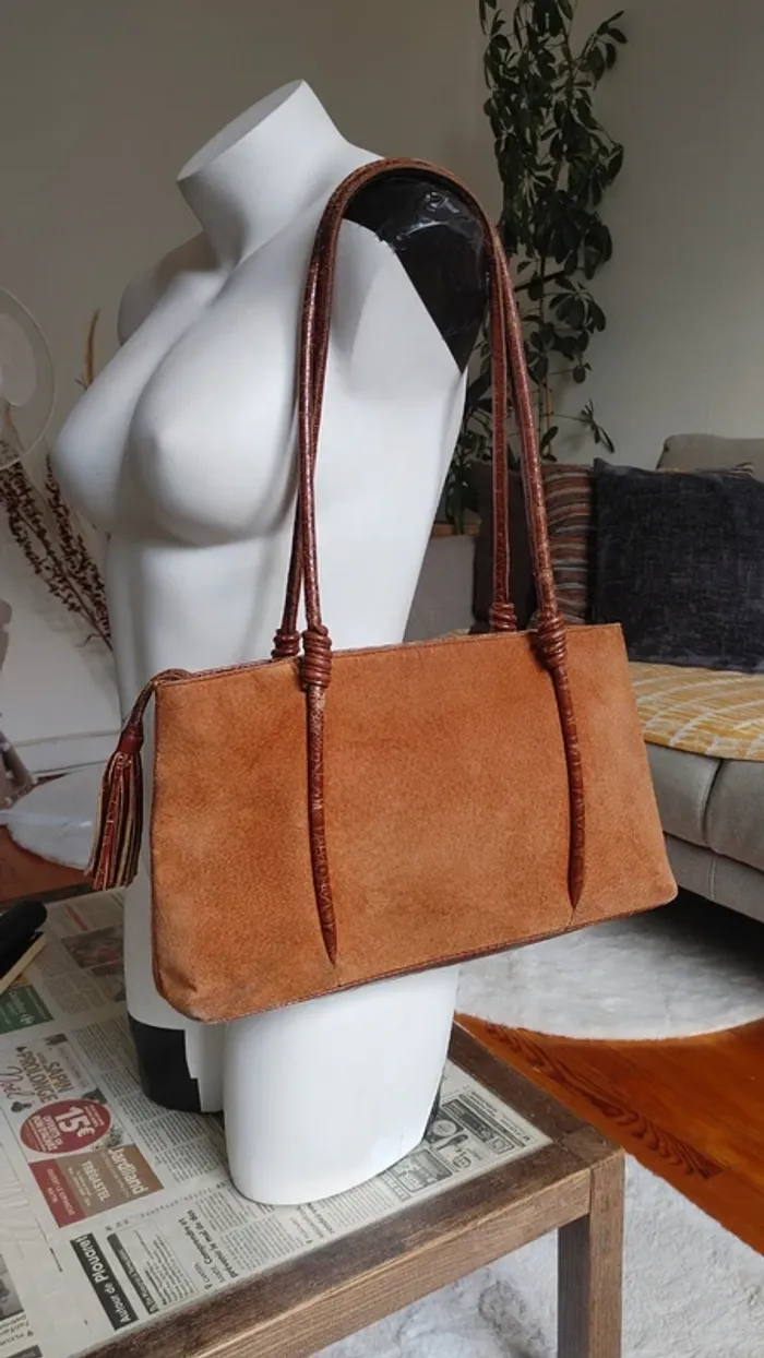 Sac vintage en daim et cuir porté épaule - photo numéro 6