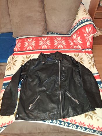 Veste en cuire kiabi grande taille en très bonne état pas beaucoup porter