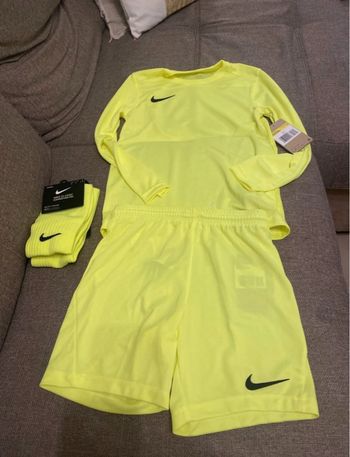 Ensemble foot nike 8/10 ans neuf