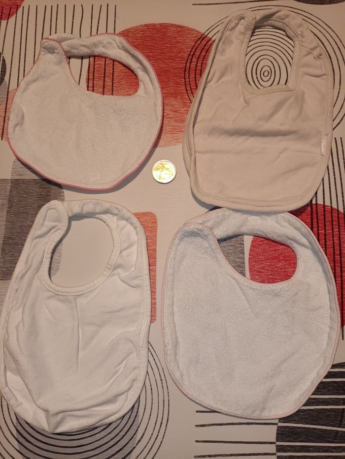 Lot 4 bavoirs 👧 - photo numéro 3