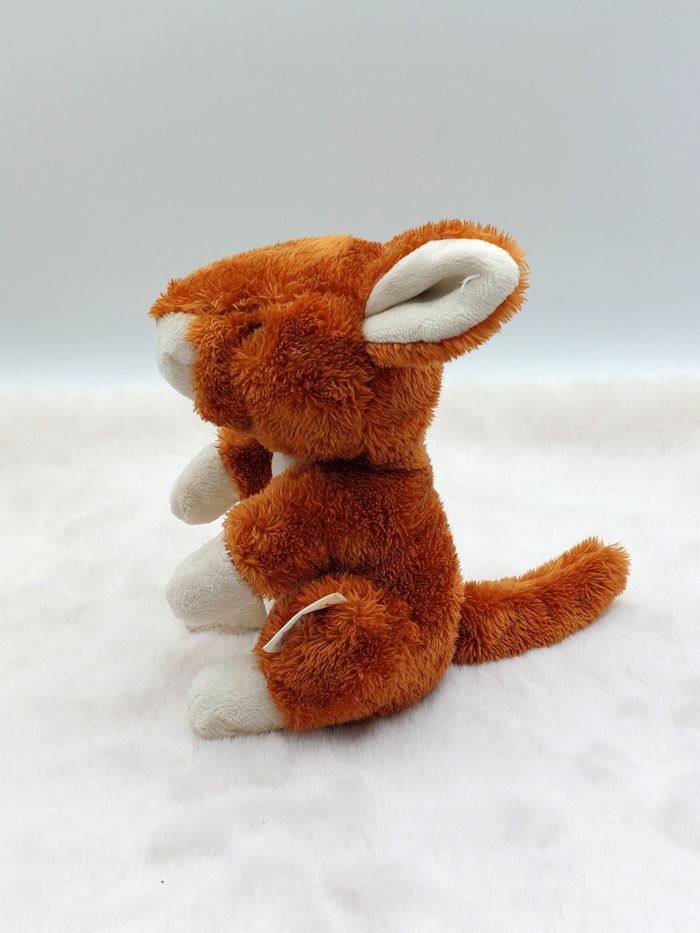 Doudou peluche kangourou marron blanc Pippins KEEL TOYS 18 cm avec oreilles