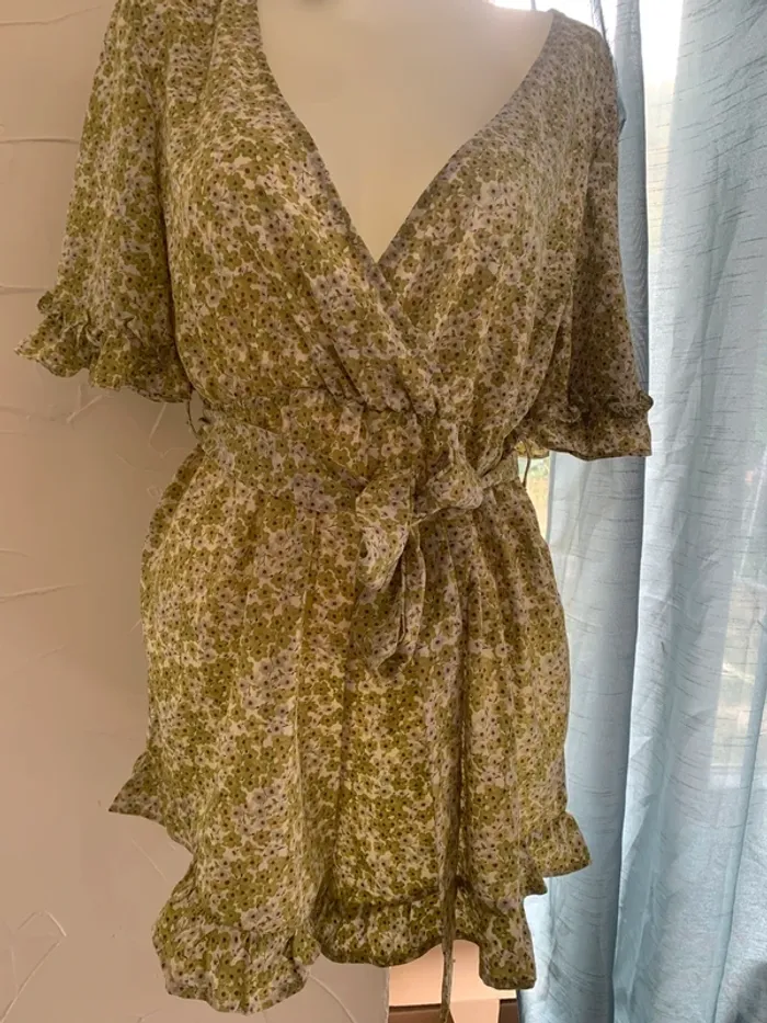 Combishort SHEIN taille L fleurie - photo numéro 2