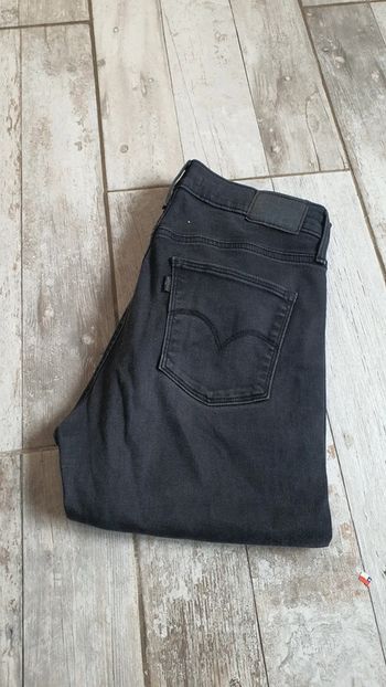 Jean Levi's slimming straight  w30 l32  taille 40 en très bon état