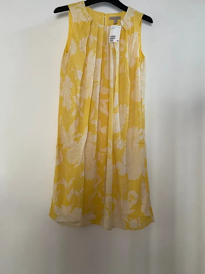 Très jolie robe sans manches H&M taille XS Neuve doublée Tombé élégant