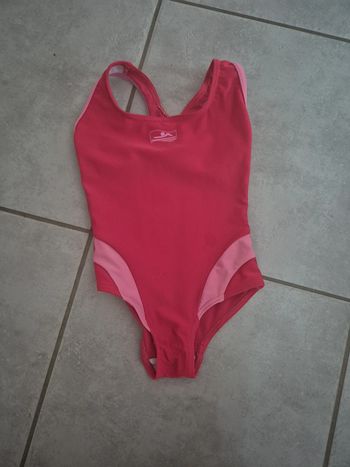 Maillot de bain rose dos nageur