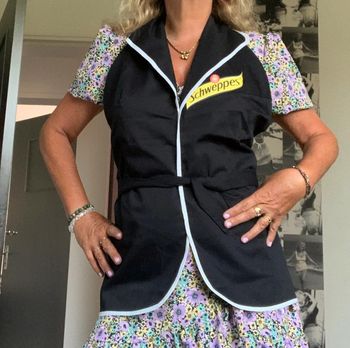 Joli tablier de cuisine femme style dos nu publicitaire Schweppes noir état neuf