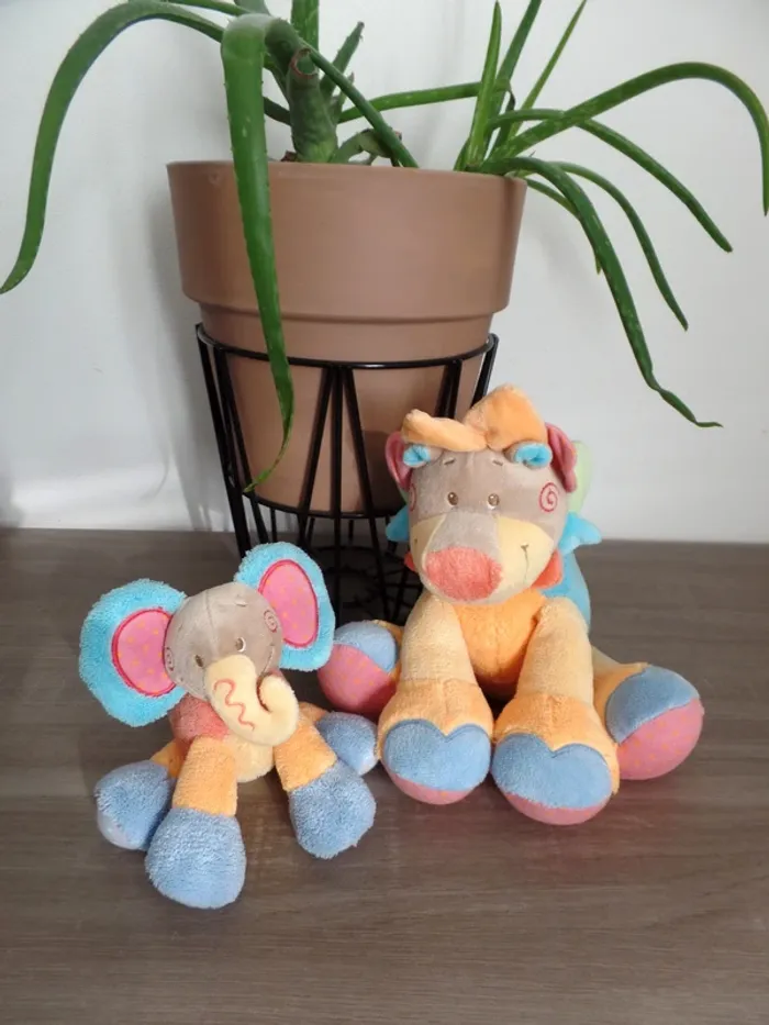 Doudou lion + petit hochet éléphant