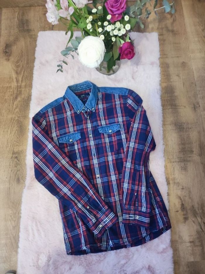 Chemise a carreaux et jeans