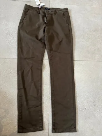 Pantalon marron Teddy Smith, neuf avec étiquette, taille 44x105cm valeur 80€