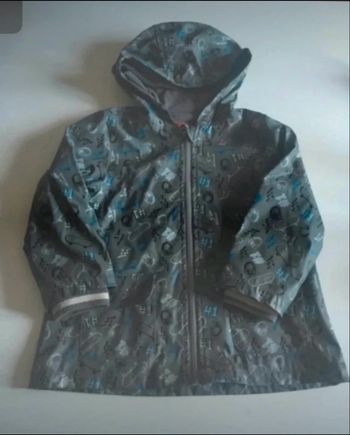 Manteau imperméable à capuche très bon état garçon taille 5 ans couleur gris