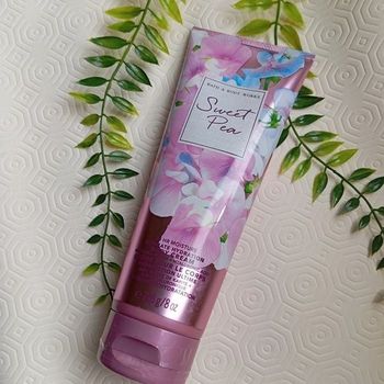Bath And Body World Crème Pour Le Corps Sweet Pea. Pois Délicat. Crème Hydratante