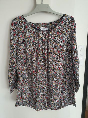 Blouse légère fleurie. 36/38