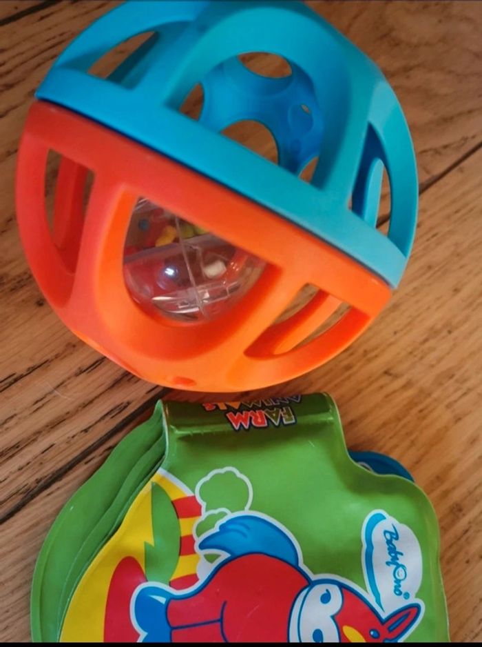 Lot deux jouets premier âge comme neuf. - photo numéro 2