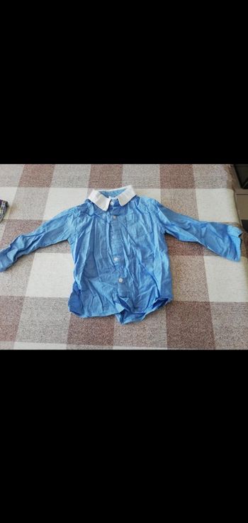 Chemise 92 cm bleue manches longues avec col blanc et noeud papillon gris C&A