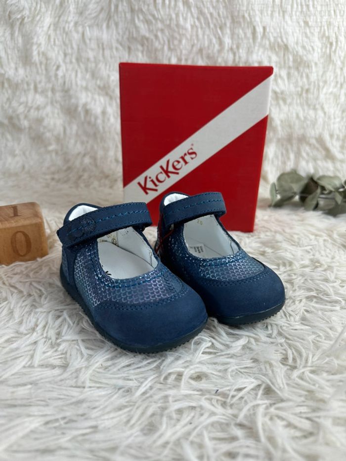 Paire de babies Kickers taille 20 - photo numéro 2