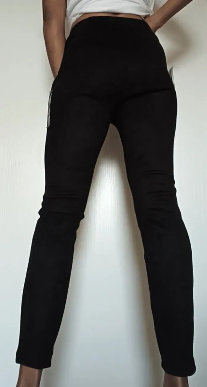 Pantalon noir daim neuf T42 - photo numéro 3