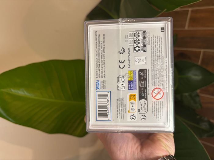 Figurine Pop! Mad Hatter (Glow) with Pop! Protector n°1060- Alice au Pays des Merveilles - photo numéro 7