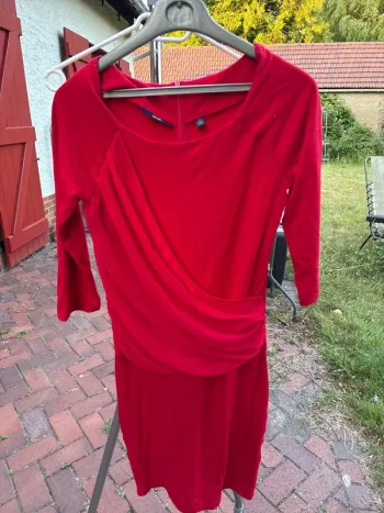 Jolie robe rouge neuve taille S