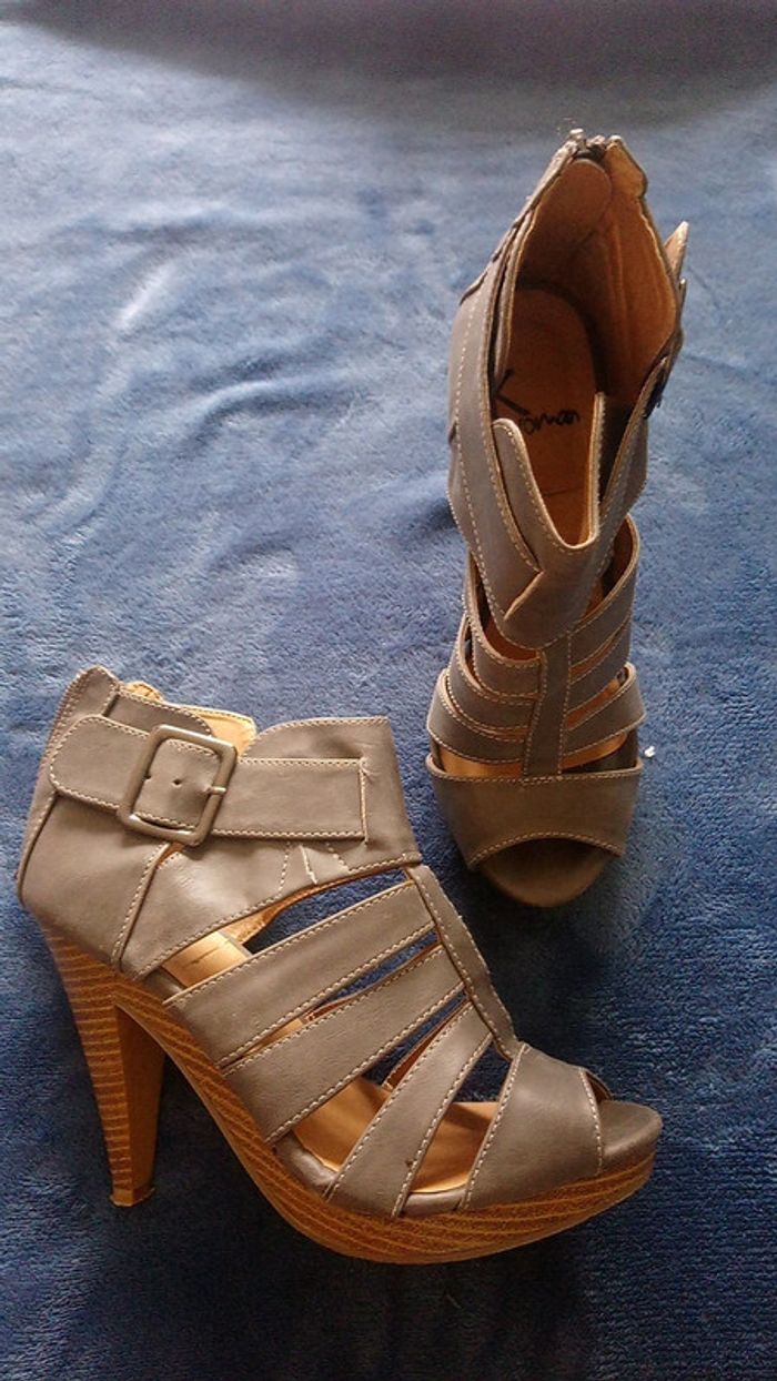 Chaussures à talons.