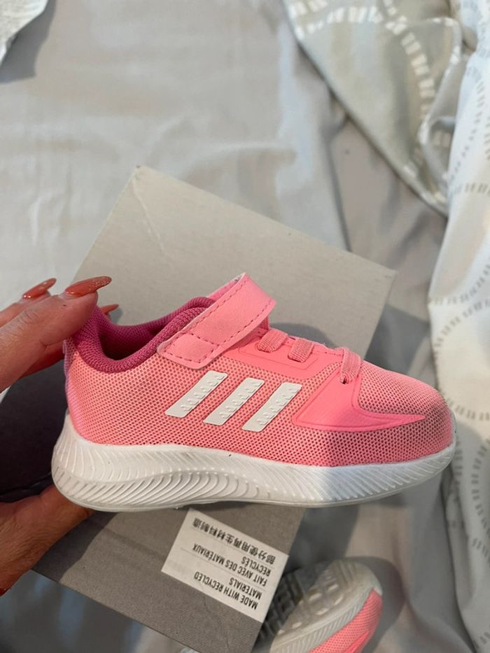 Basket adidas taille 20 - photo numéro 2