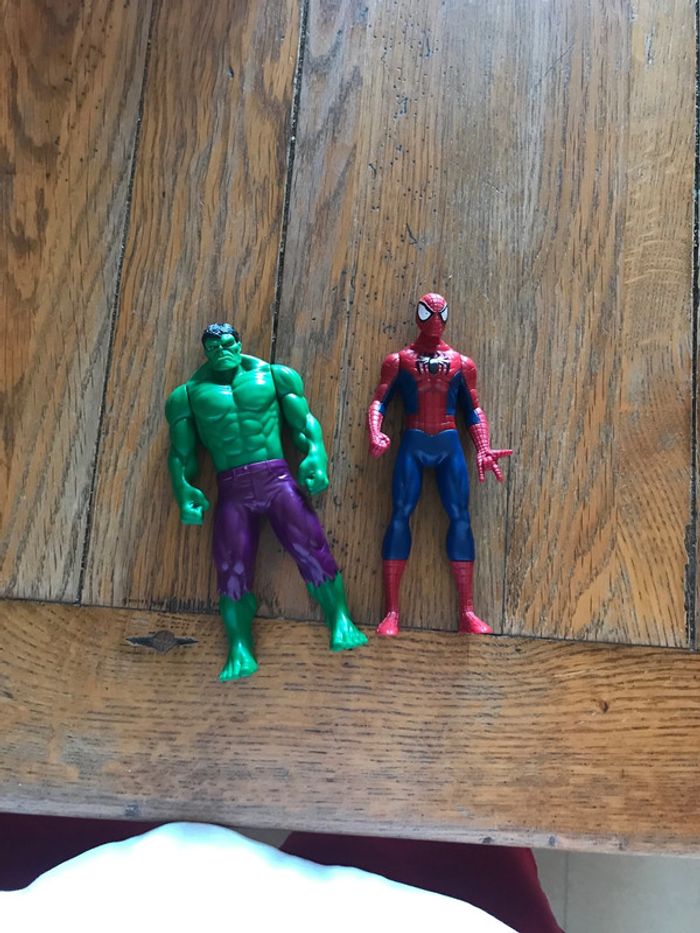 Lot de deux figurine Marvel