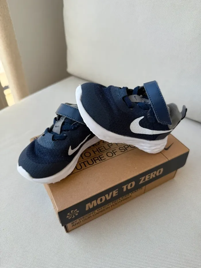 Basket Nike à scratch bleu marine - photo numéro 2