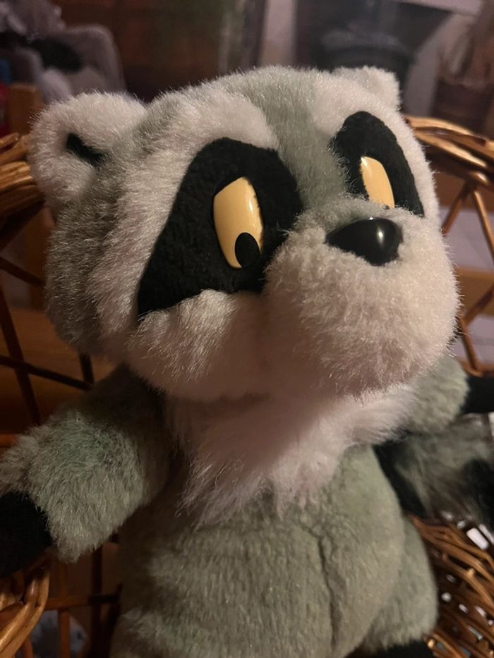 Meeko pocahontas Disney 1995 - photo numéro 2