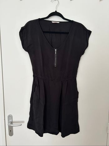 Robe noire manches courtes décolleté zippé avec poches Camaïeu 36