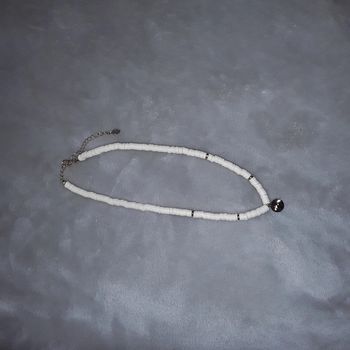 Joli collier blanc avec pendentif doré neuf Bonobo/Moa