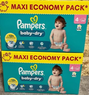 2 cartons de couches Pampers taille 4