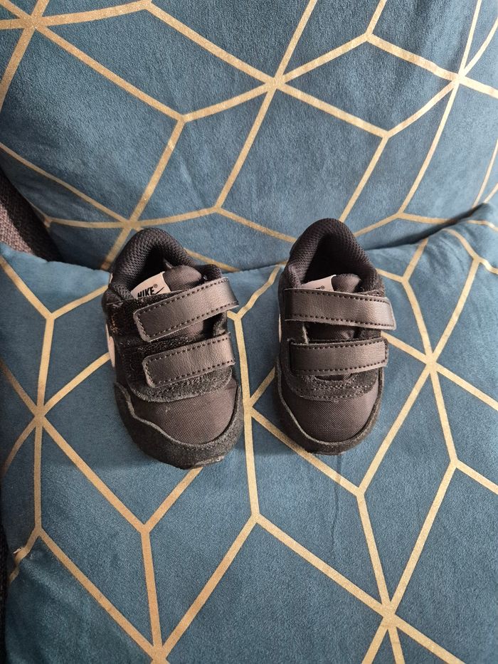 Chaussures nike 18.5 comme neuves - photo numéro 3