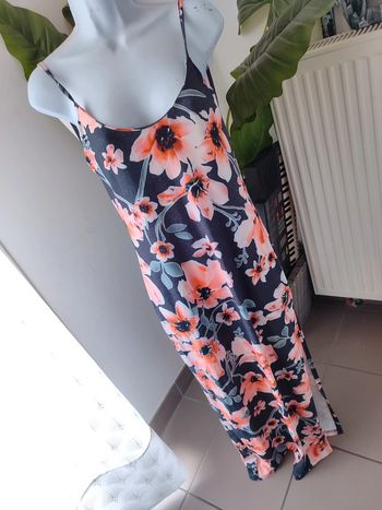 Jolie robe longue dos nu