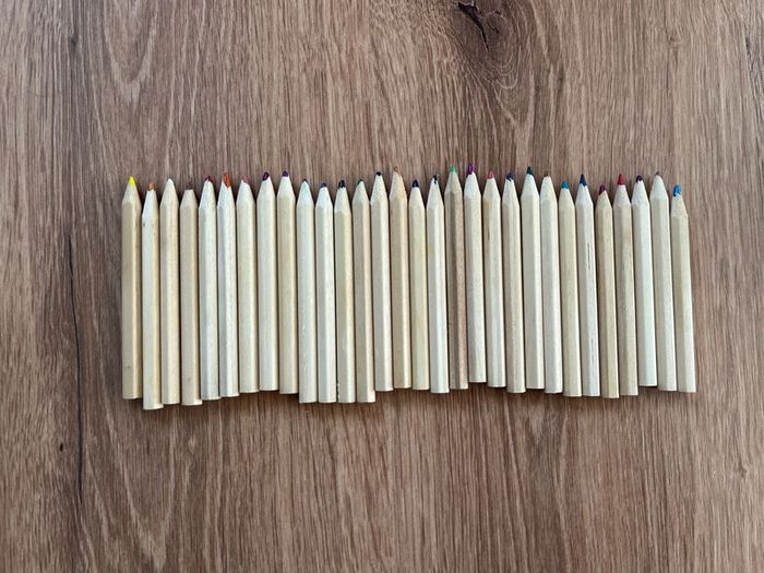 Boîte de 30 petits crayons de couleur - photo numéro 8