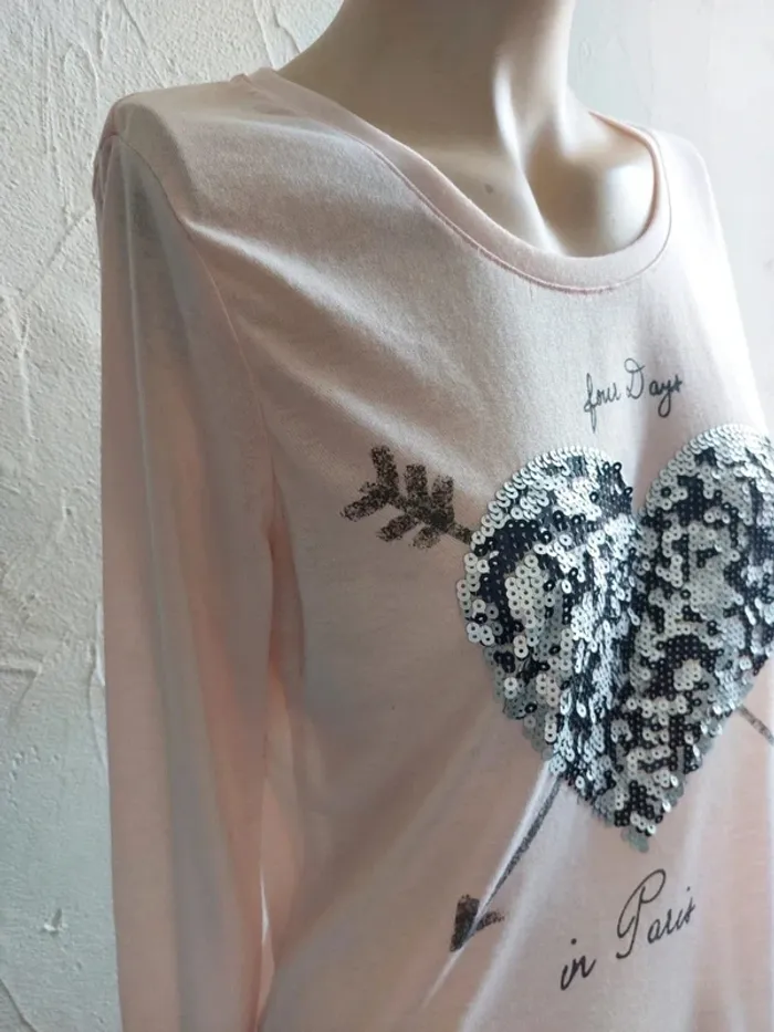 T-shirt rose avec motif cœur à paillettes Taille M - photo numéro 4