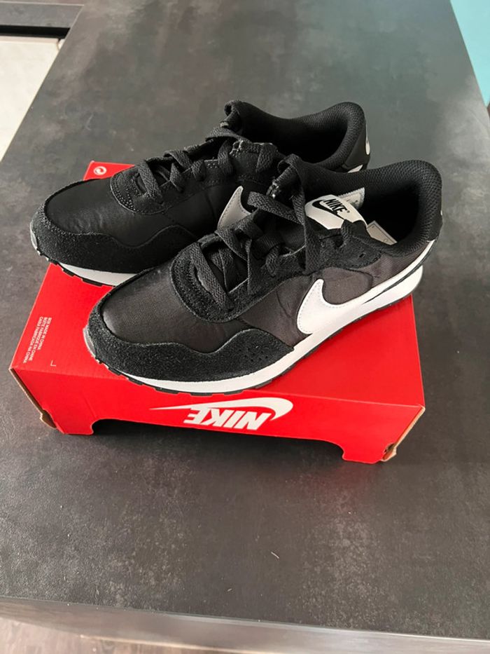 Basket Nike unisex taille 36.5 - photo numéro 3
