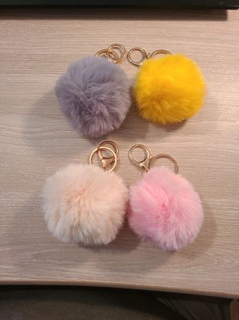 Lot 4 portes clés pompon