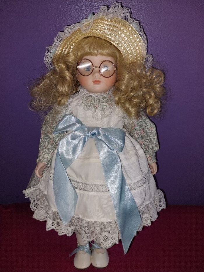 Poupee porcelaine