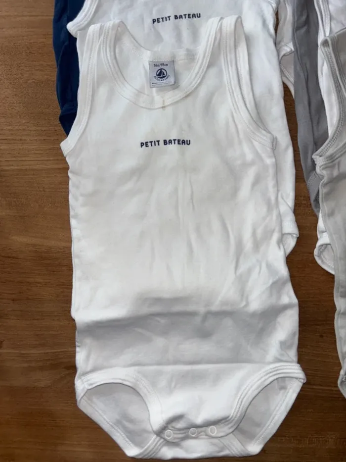 Lot de bodies 2/3 ans petit bateau et H&M - photo numéro 2