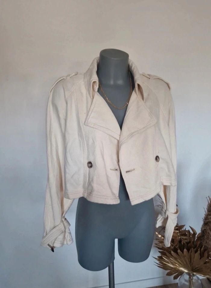 Blazer court couleur crème Stradivarius - photo numéro 13