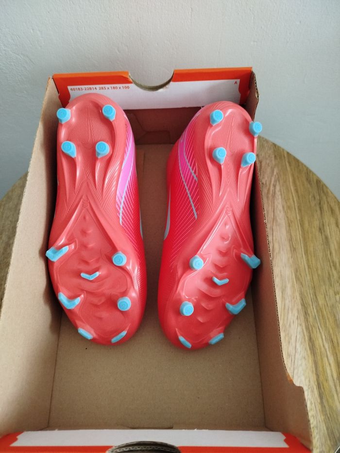Crampons Nike T 33 - photo numéro 8